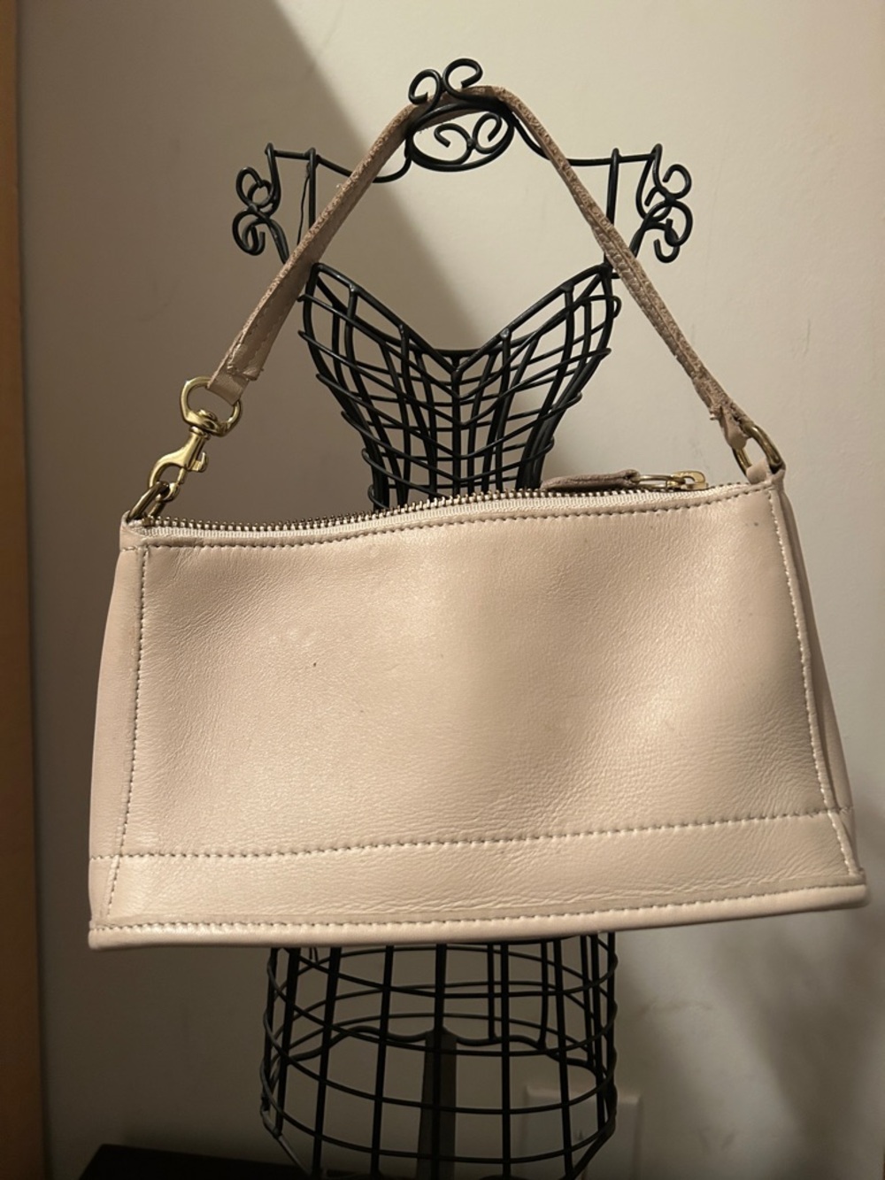 Vintage Coach Classic Cream Leather Shoulder Bag - Neutral Chic